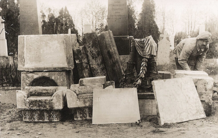 Zesnulý hudebník dlouho odpočíval na hřbitově v Pešti.