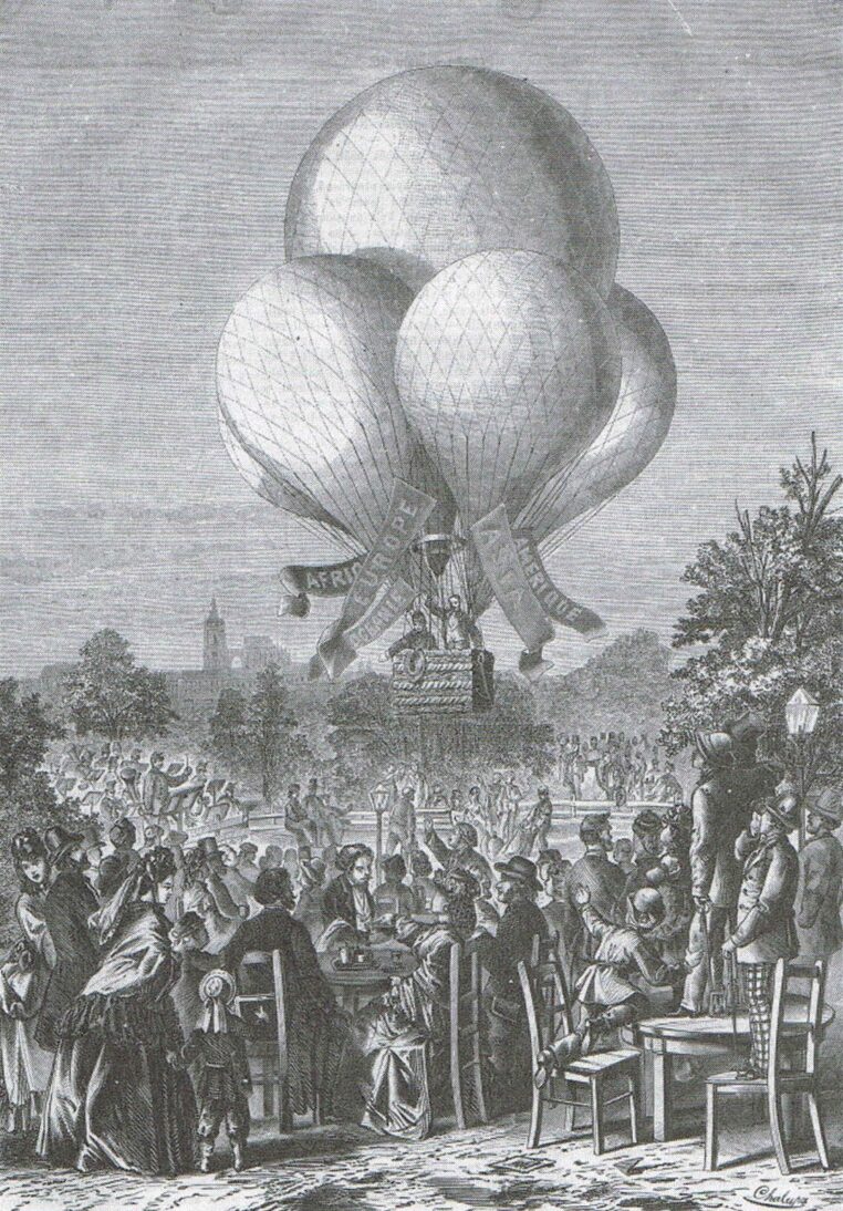 První pokusy s balony sledovalo početné publikum.