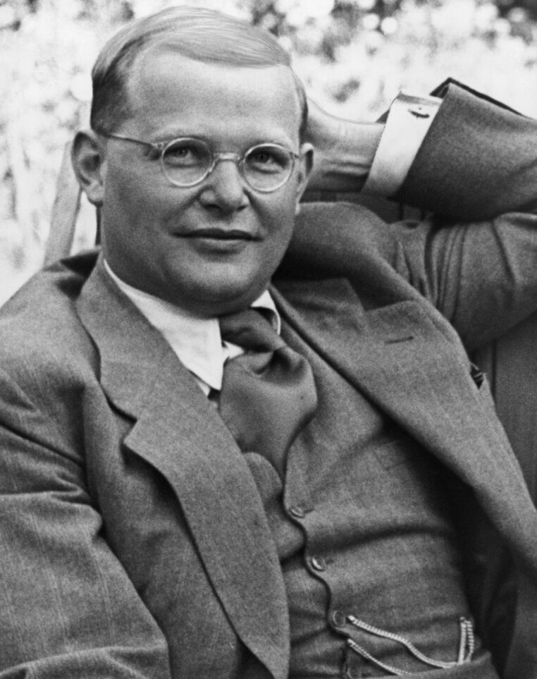 Teolog Bonhoeffer došel k závěru, že v boji proti nacistům je nutné používat sílu.