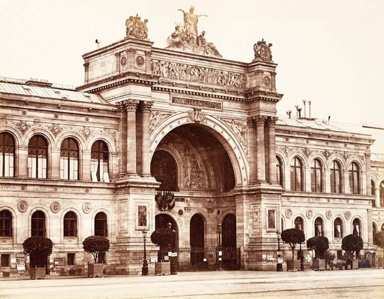 Salon odmítnutých, konaný v Průmyslovém paláci, lákal denně 7000 lidí.