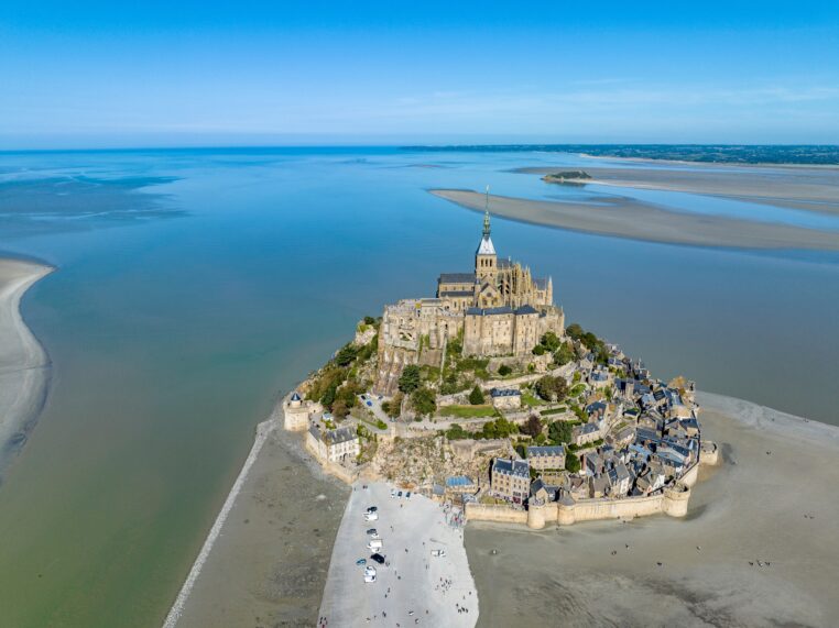 Mont-Saint-Michel: Hora, kolem níž utíká moře