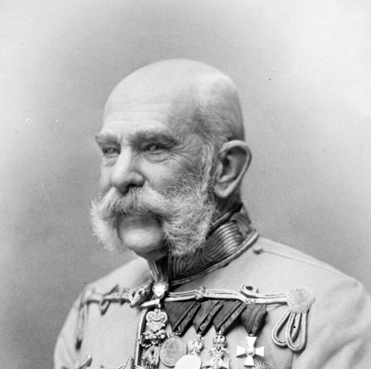 7 tragédií v životě Františka Josefa I.: Rozplakal se jen nad rakví svého syna?