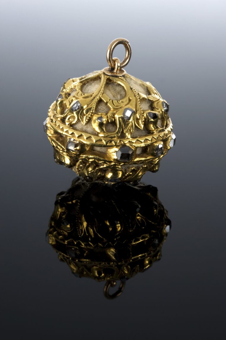 Luxusní šperk: Pomander voněl, chránil i koketoval