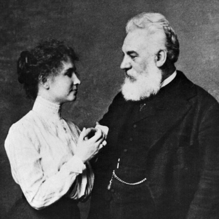 Bell vyvíjel telefon s uchem mrtvoly