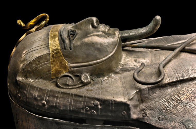 Měl stříbrný faraon hrobku bohatší než Tutanchamon?